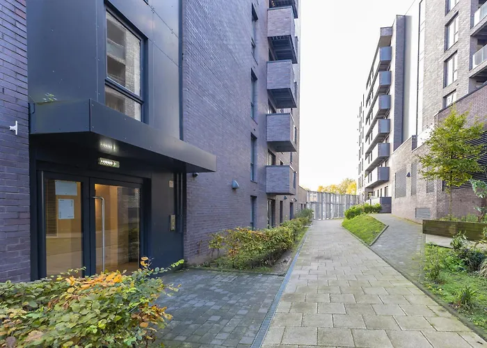 Warm 2 Bedroom Apartment 15 Min Walk To Etihad Stadium And City Center